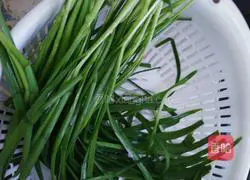 Illustration of how to make dumplings with squid and three delicacies fillings 8