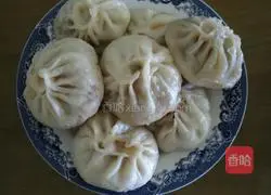 Illustration of how to make steamed buns with sauced pork 11