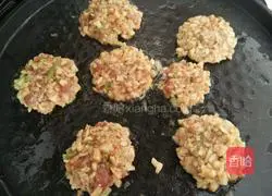 Illustration of how to make lotus root pancakes 6