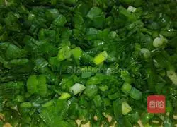 Illustration of making scallion pancake 3