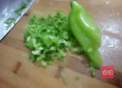 Illustration of how to make small bean and minced pork buns 6