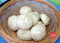 Illustration of how to make Xiao Long Baozi 12