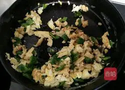 Illustration of how to make egg fried rice 4