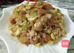 Illustration of how to make egg and bacon fried rice 2
