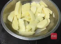 Illustration of how to make pan-fried potato and pork cakes 2