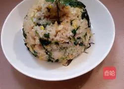 Illustration of how to make fried rice with chives and eggs 14