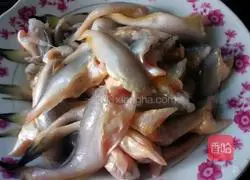 Crispy steamed buns Illustration of how to cook fish 2