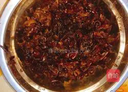 Illustration of how to make dumplings with fungus and egg stuffing 4