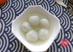 Illustration of how to make rice and black sesame dumplings 1