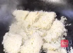 Illustration of how to make fried rice with ham, eggs and vegetables 8