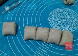 Illustration of how to make peanut dregs steamed buns 7