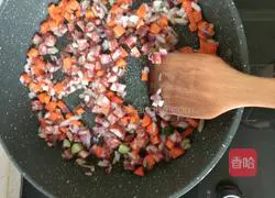Illustration of how to make sausage fried rice 4