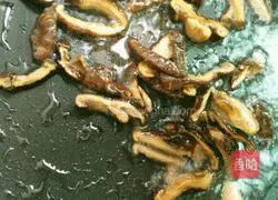 Illustration of how to make ham and egg fried rice 10