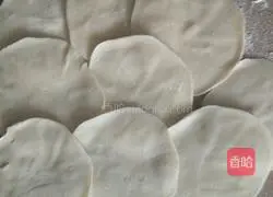 Dumplings...Illustration of how to make zucchini, egg and onion stuffing 13