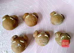 Chocolate Bear Buns Recipe Illustration 7