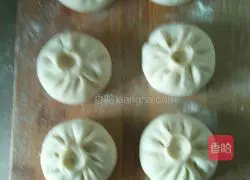 Illustration of how to make rapeseed and mushroom meat buns 13