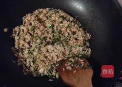 Illustration of how to make amaranth and garlic fried rice 4