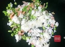 Illustration of how to make fried rice with beans, ham and ham 9