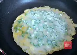 Illustration of how to make green onion pancakes 6