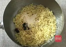 Illustration of how to make fried noodles 4