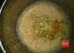 Illustration of how to make breakfast egg burritos 3