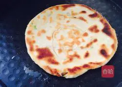 Illustration of how to make fried egg scallion pancakes 10