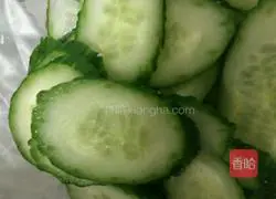 Illustration of how to make tomato, cucumber and egg fried rice 3