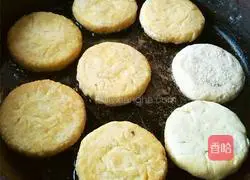 Illustration of how to make puff pastry meat pie 15