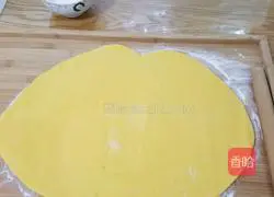 Illustration of how to make pumpkin blossom steamed buns 11