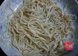 Fried noodles with shredded carrot and pork Illustration of how to do it 1