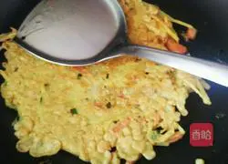 Illustration of how to make shredded potato egg pancake 11