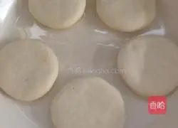 Illustration of making shepherd's purse and egg dough cake 7