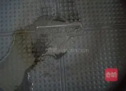 Illustration of how to make scallion, ham and egg pancakes 6