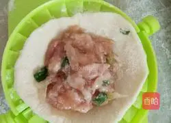 Illustration of how to make radish and pork dumplings 11