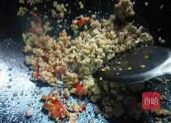 Illustration of how to make three-color shredded radish buns 3