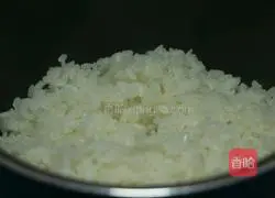 Illustration of how to make shrimp and pineapple fried rice 8