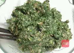 Illustration of how to make shepherd’s purse and meat wontons 1