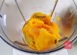  Illustration of how to make pumpkin flat steamed buns 1