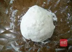 Illustration of making sesame and pine nut glutinous rice balls 2