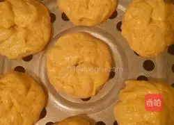 Illustration of how to make pumpkin buns 8