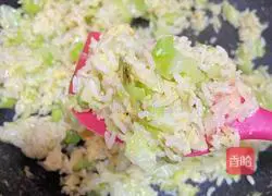 Illustration of how to make cabbage and egg fried rice 12