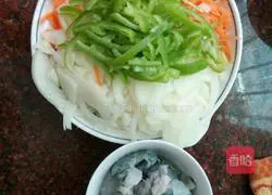 Three fresh fried noodles Illustration of how to do it 1