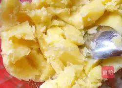 Illustration of how to make potato cakes 1