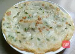 Illustration of how to make scallion pancakes 9