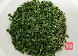 Illustration of how to make leek vegetarian dumpling stuffing 4