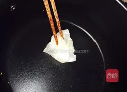 Illustration of how to make French pancakes (crepes) 7