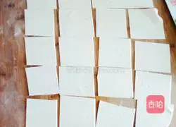 Illustration of how to make cabbage and pork wontons 7