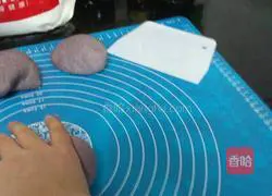 Illustration of how to make black rice noodles steamed buns 8