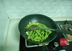 Illustration of how to make braised beans and rice 9