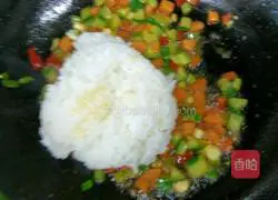 Illustration of how to make shrimp and egg fried rice 6